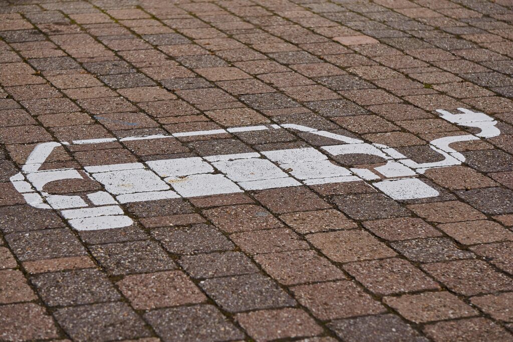 Place de parc pour voiture électrique.
